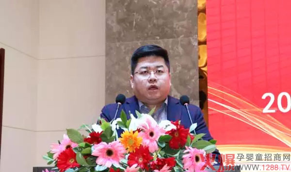 新任秦龙乳业集团公司董事长冯鹏做2018年工作总结及2019年发展规划.webp.jpg