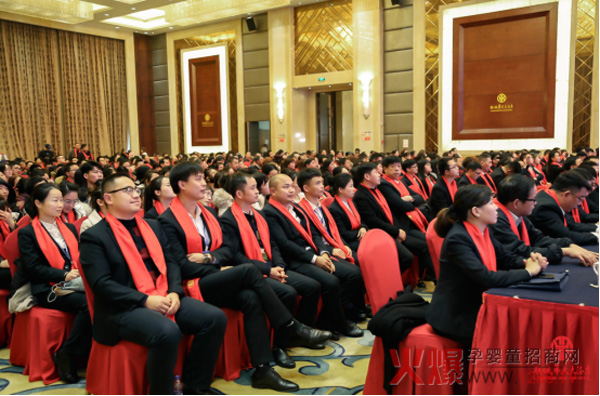 欧比佳乳业2019年新春年会现场1.jpg