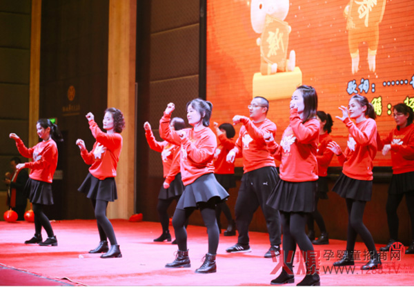 欧比佳乳业2019年新春年会 舞蹈《发财发福中国年》.jpg