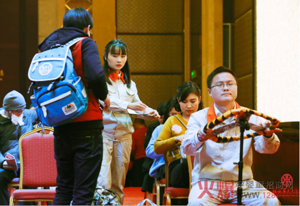 欧比佳乳业2019年新春年会 话剧《多余的一句话》.jpg