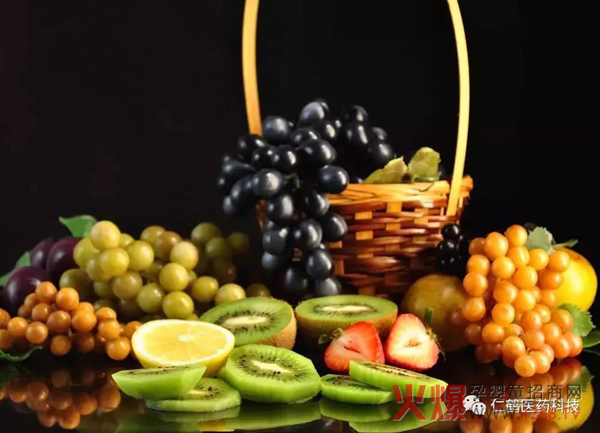 每逢佳节胖三斤怎么办一 多吃水果.jpg
