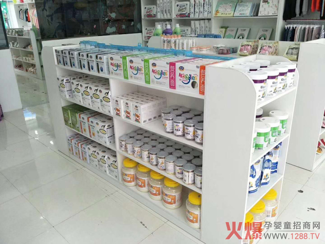 比比乐辅食陈列.jpg