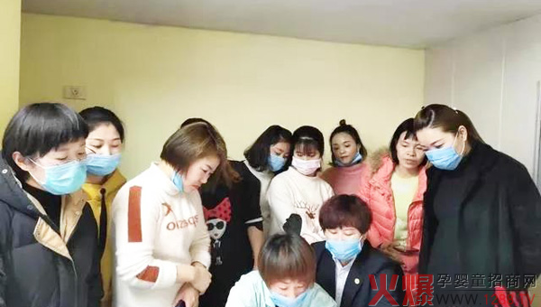 老师指导实操.jpg