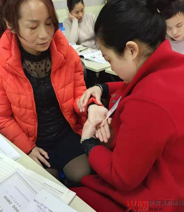 湖南膳养堂商学院第33届膳贝乐高级小儿推拿班圆满结业01.jpg
