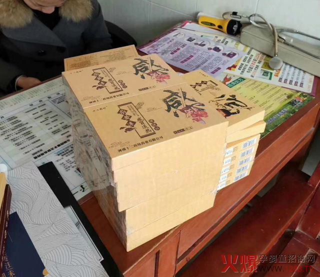 十二药坊贴剂热卖.jpg