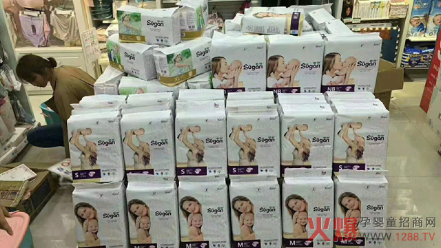 舒冠本色纸尿裤在门店.jpg