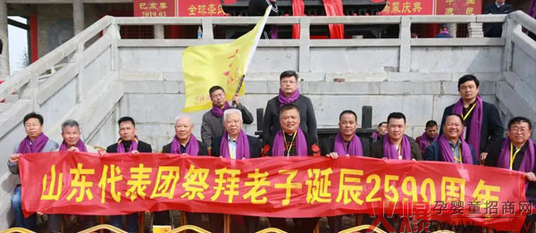 山东代表团的代表们一起合影留念.jpg