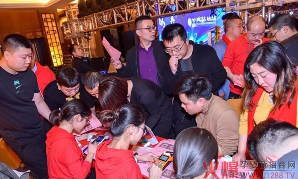 现场打款异常火爆01.jpg
