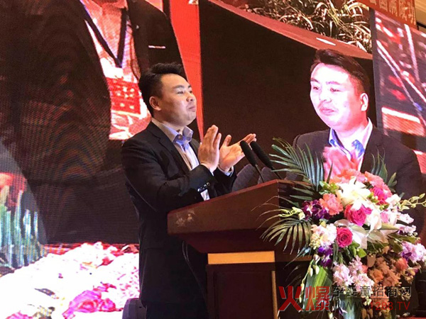 三源医药集团董事长周康先生作大会讲话.jpg