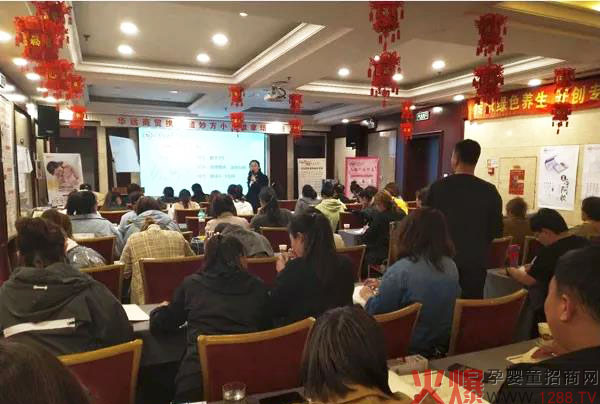 老师授课中.jpg