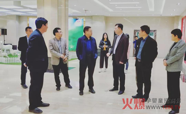陕西省农业农村厅副厅长宁殿林一行莅临和氏乳业集团参观调研3.jpg