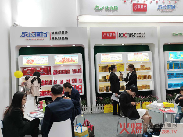 育婴氏集团携四大品牌燃爆2019京正北京展2.jpg