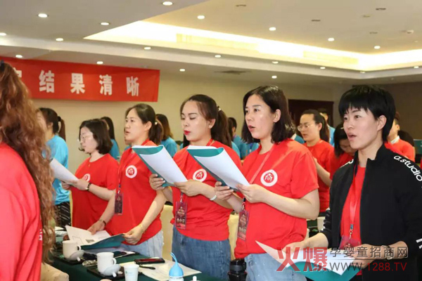 腾总带领大家朗诵《我是孕美汇人》1.jpg