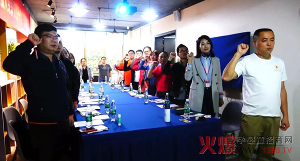安徽丰启商贸团队参加朵爱家红十字注册志愿者培训会3.jpg
