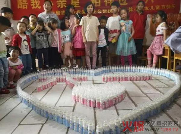 爱心花朵的孩子们.jpg