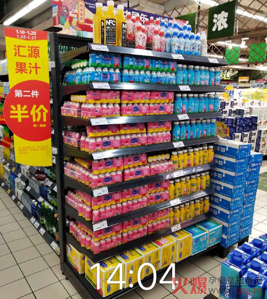 小猪佩奇乳饮品商超陈列.jpg
