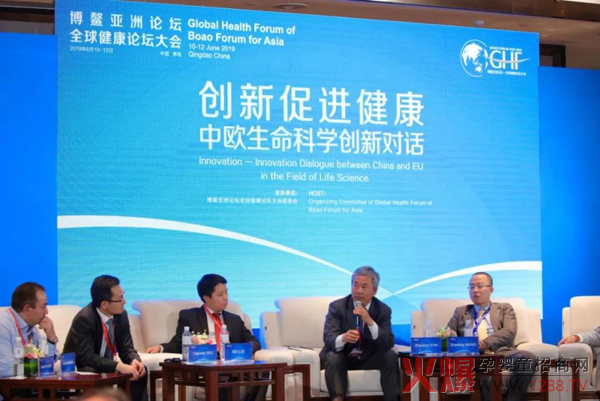 云战友博士在论坛发言.jpg