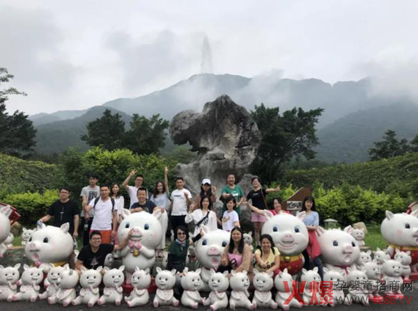 健鸣春2019夏日团建.jpg