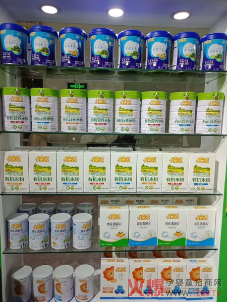 嘉呗爱零辅食店中陈列.jpg