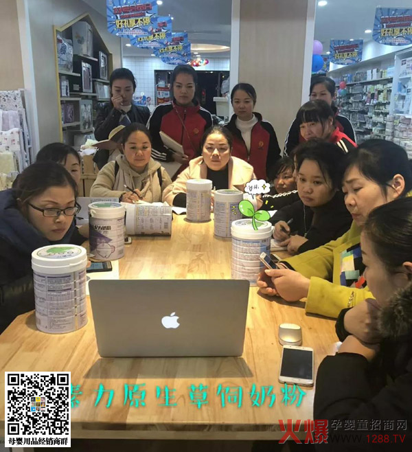 许斌正在给欧素力合作门店进行产品知识培训4.jpg