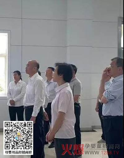 陕西省省长刘国中视察陕西雅泰乳业.jpg