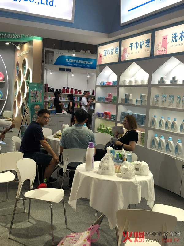 布布宝贝洗护、纸尿裤亮相上海CBME.jpg