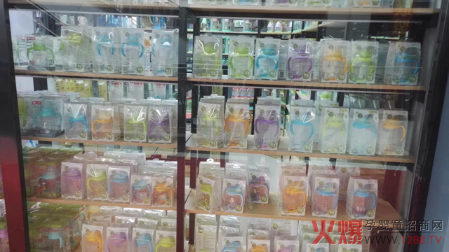 缘分宝贝奶瓶陈列.jpg