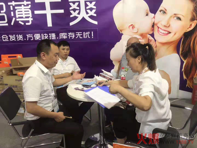 直击舒冠CBME孕婴童展现场.jpg