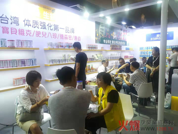 宝贝维克强势登陆2019上海CBME婴童展-人来人往-人气火爆.jpg