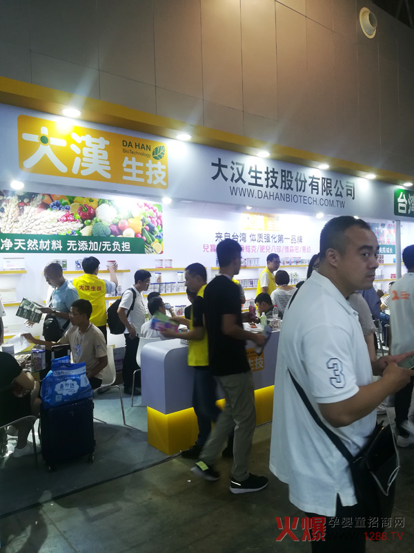 宝贝维克强势登陆上海CBME婴童展-人来人往！人气火爆！.jpg