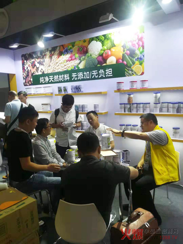 宝贝维克登陆2019上海CBME婴童展-人来人往！人气火爆！.jpg