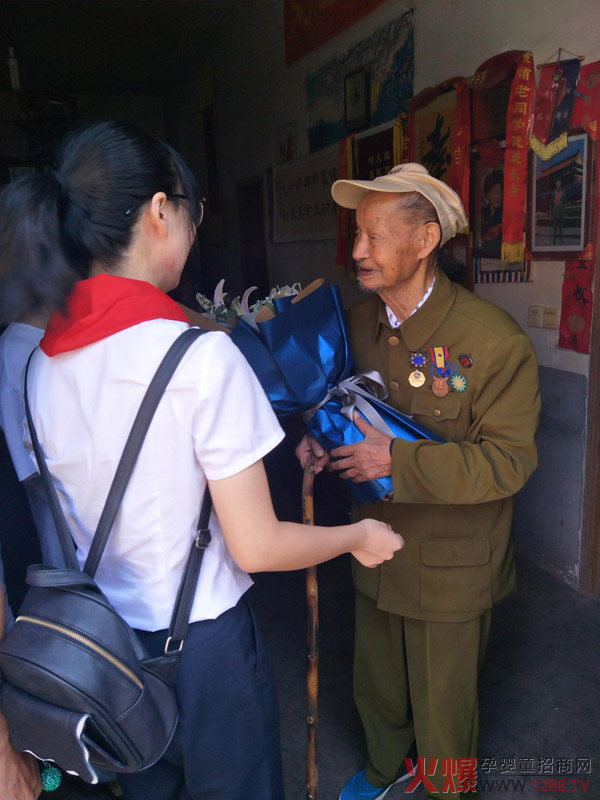 抗战老兵舒和荣.jpg