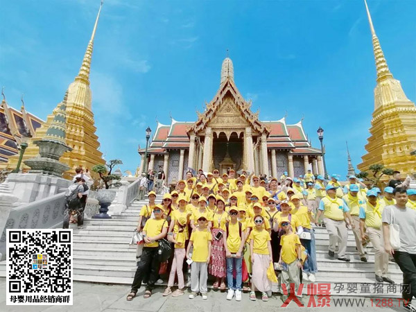 玉佛寺合影.jpg