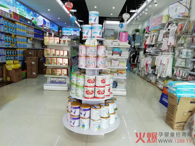 优莱美营养品堆头.jpg