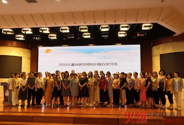 医务会议结束大合影.jpg