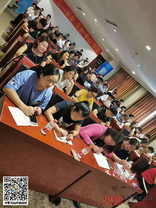 美赋佳儿培训人员众多.jpg