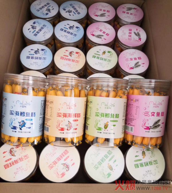 沫霖雅小零食门店上货.jpg