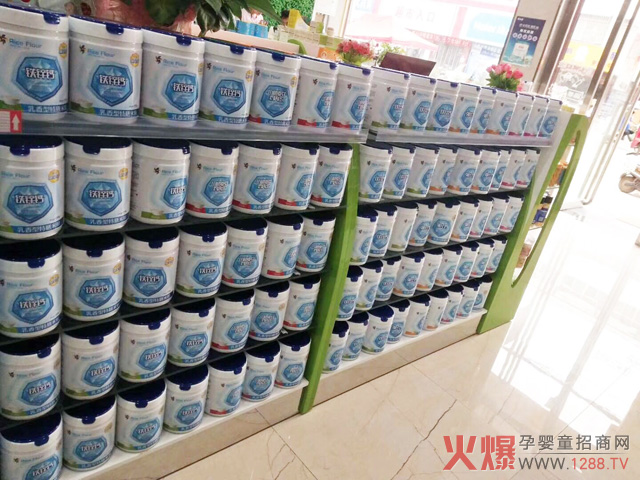慧宝倍特膳辅食陈列.jpg