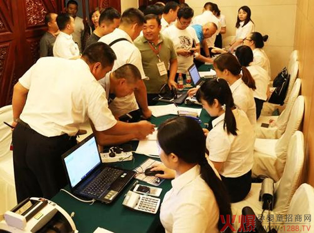 斗米虫・高起点  专利产品迅猛“抢滩”婴童空白市场.jpg