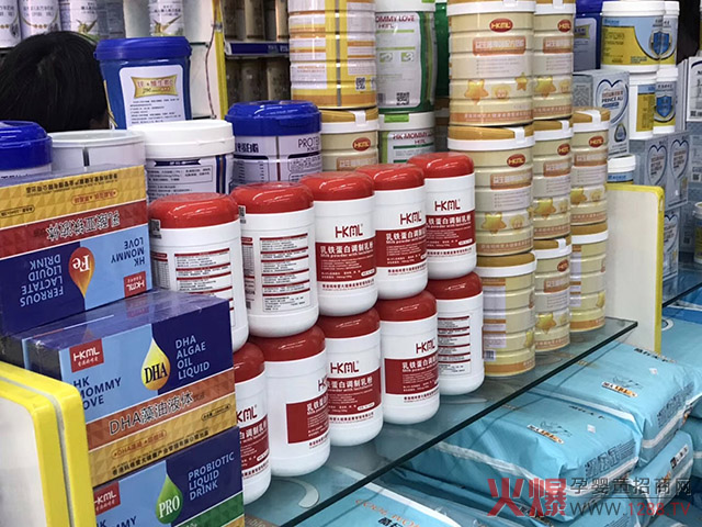 香港妈咪爱营养品堆头展示.jpg