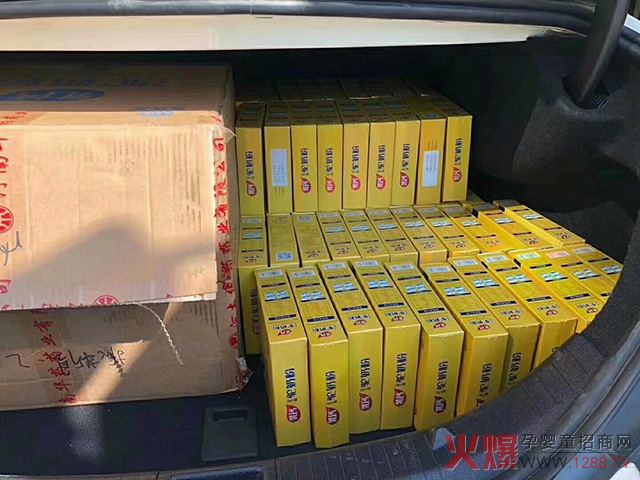 一后备箱俏福圣驼奶粉.jpg