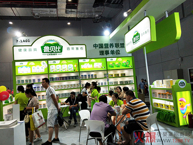 鲁贝比辅食亮相CBME.jpg