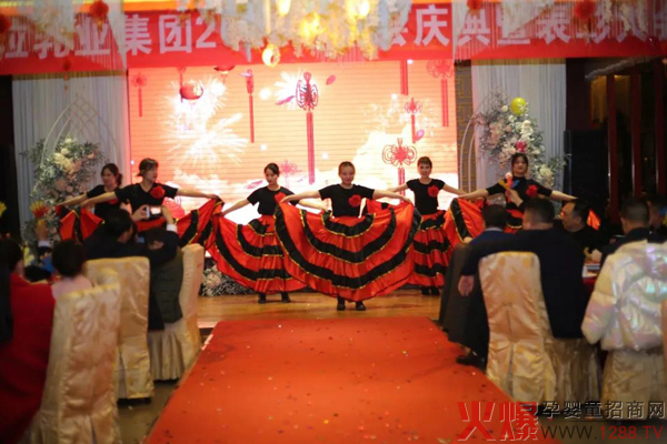 那拉乳业集团2020年年会庆典5.jpg