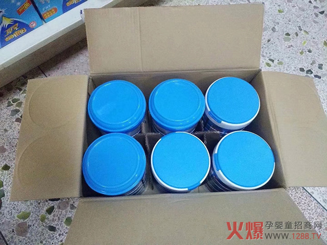 粉爱熊奶粉一箱走单.jpg