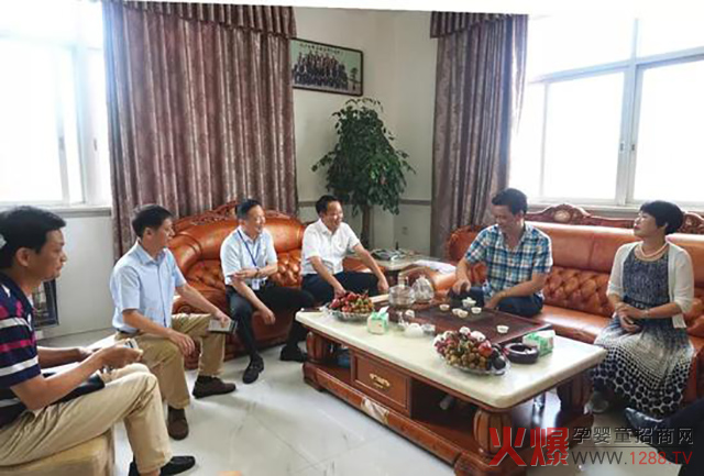 饶平县县长陈跃庆深入调研亨盛维嘉.jpg