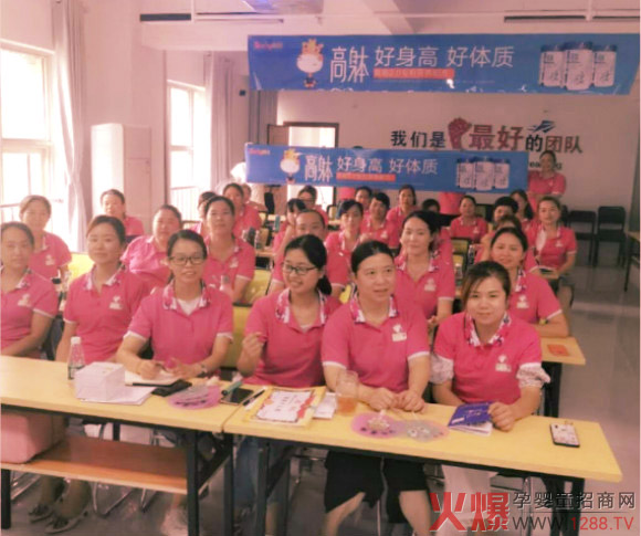 到场嘉宾积极交流互动.jpg