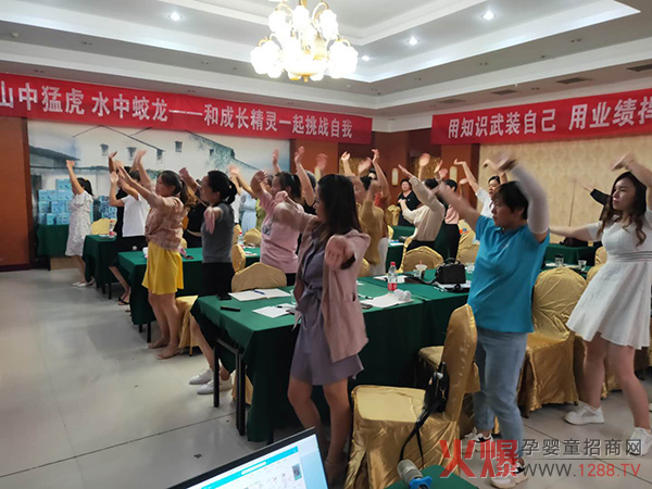成长精灵与周口馨誉商贸战略合作启动会 (4).jpg