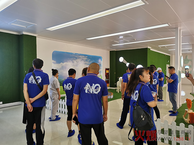 各地销售精英参观佑慧滋工厂.jpg