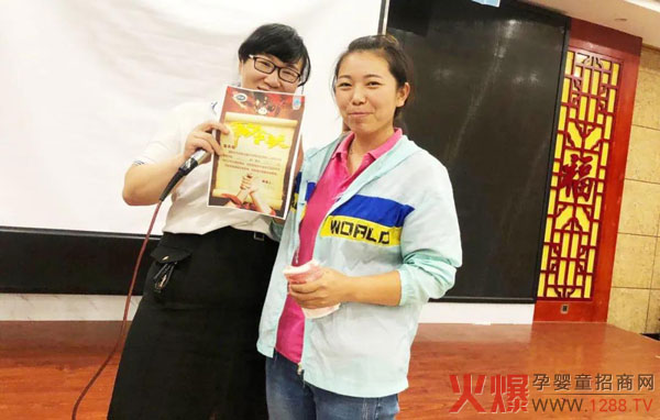 遍地开花！倍贝系列儿童奶粉太康订货会圆满成�?.jpg