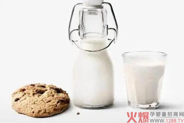 爱能特：长期喝羊奶粉好吗？哪些人群更适合饮用羊奶�?.jpg